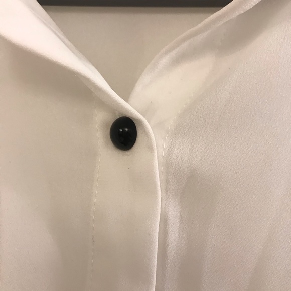 White blouse - Picture 4 of 5